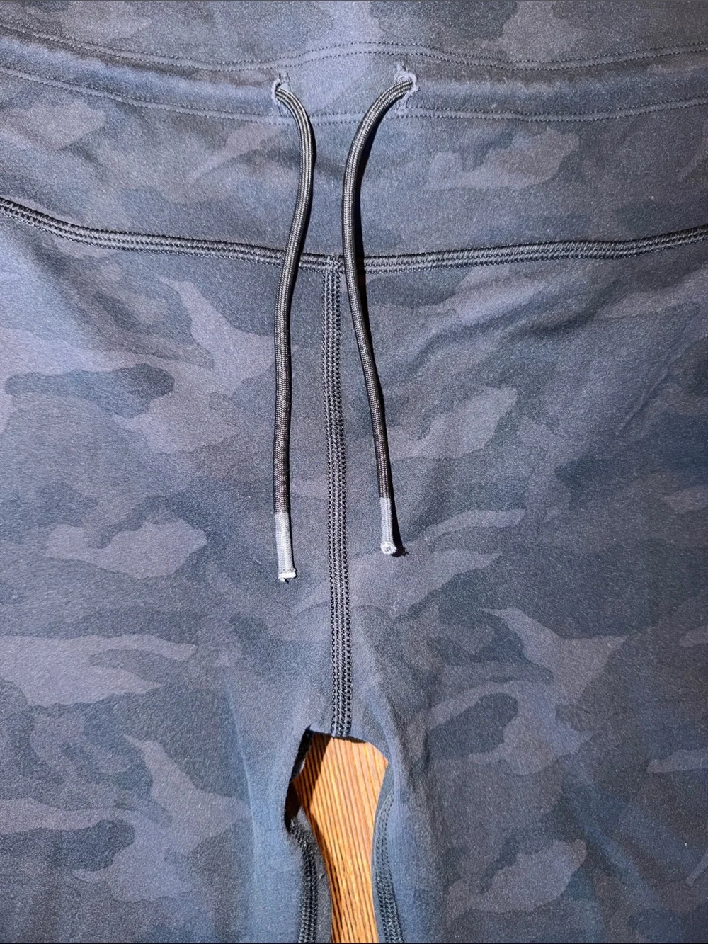 Vuori Black Camo Daily Form Legging Size Small - Picture 2 of 4